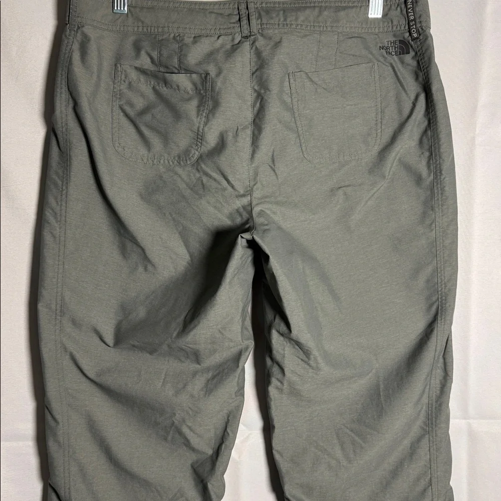 The North Face 100% Nylon Cargo Hiking Pants in a gray/sage color size 12